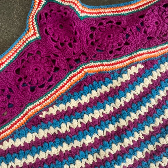 Crocheted halter top - Picture 4 of 6